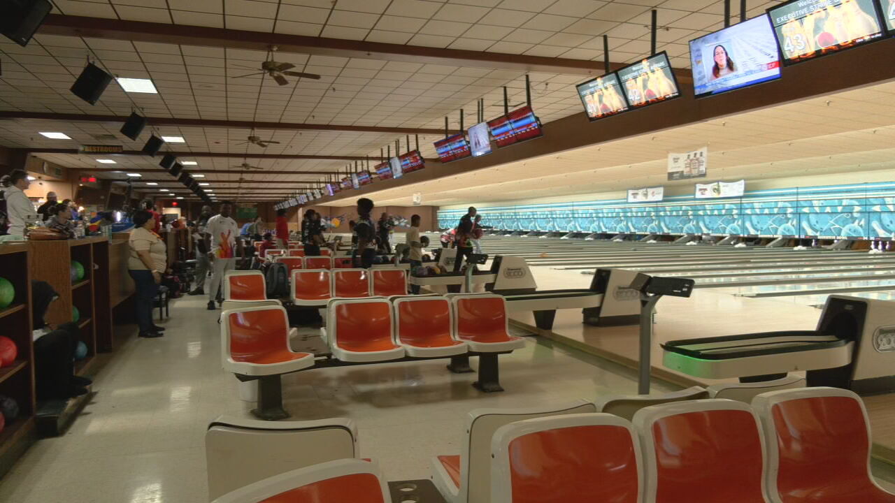 MLB stars Mookie Betts, Michael Harris II visit Louisville for bowling tournament